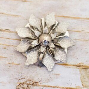 Vintage Silver Tone Abstract Sharp Petals Floral Clip - B19